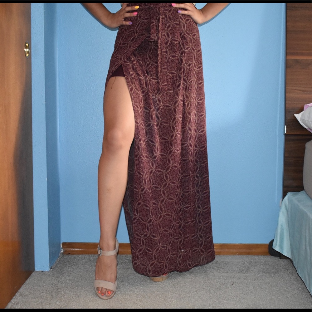 Long skirt with slit.